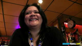 Ён збіраецца зрабіць тэст на дзявочнік, сагравае сяброўку нявесты і часта пыльны