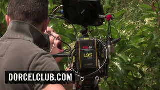 Backstage af Dorcel film - 40 år gammel, min ferie uden min mand - med Lexi Lowe, Léa Guerlin, Sienna Dag, Dani Daniels