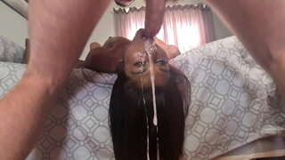 ���n con điếm lộn ngược bắn vào miệng