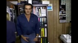 אני שילמתי עבור השירות בדרך אחרת...